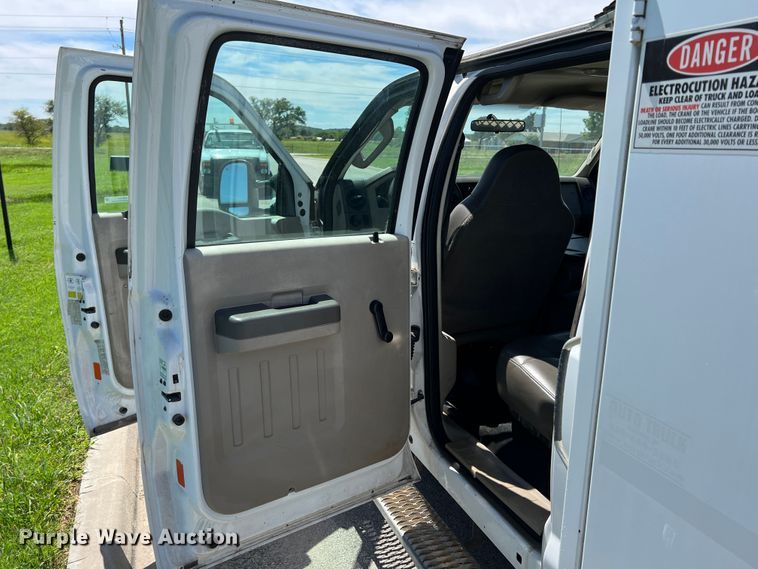 image for item IA9101 2009 Ford F550 Super Duty  Crew Cab utility / service truck