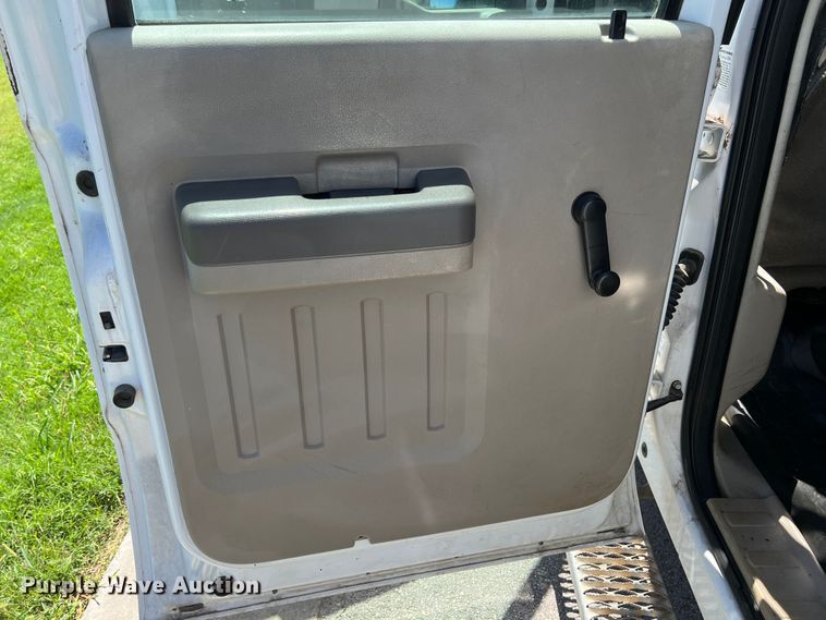 image for item IA9101 2009 Ford F550 Super Duty  Crew Cab utility / service truck