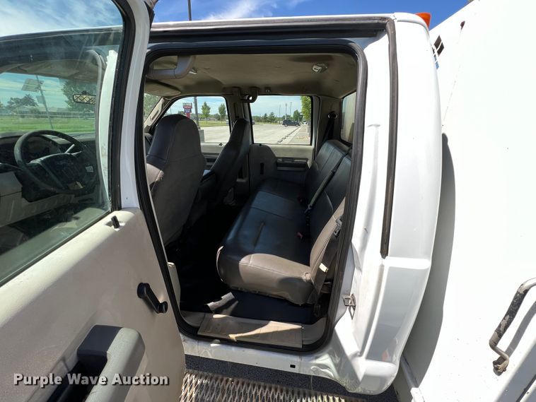 image for item IA9101 2009 Ford F550 Super Duty  Crew Cab utility / service truck