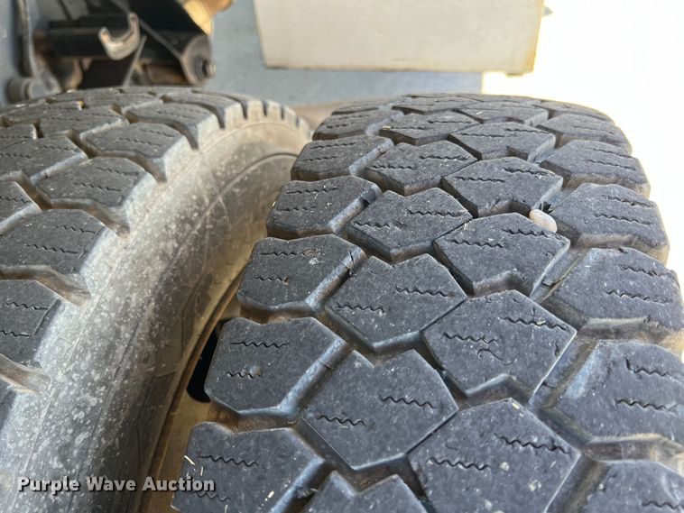 image for item IA9101 2009 Ford F550 Super Duty  Crew Cab utility / service truck