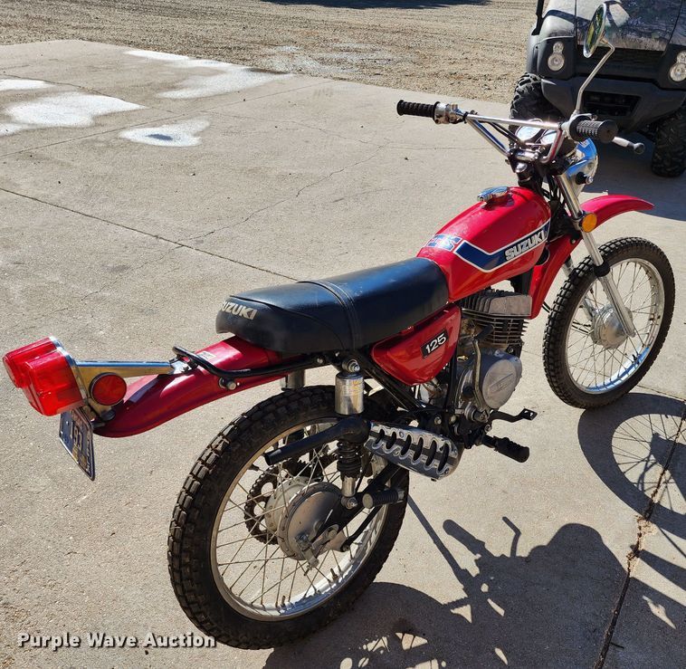 image for item KC9459 1973 Suzuki TS125  motorcycle