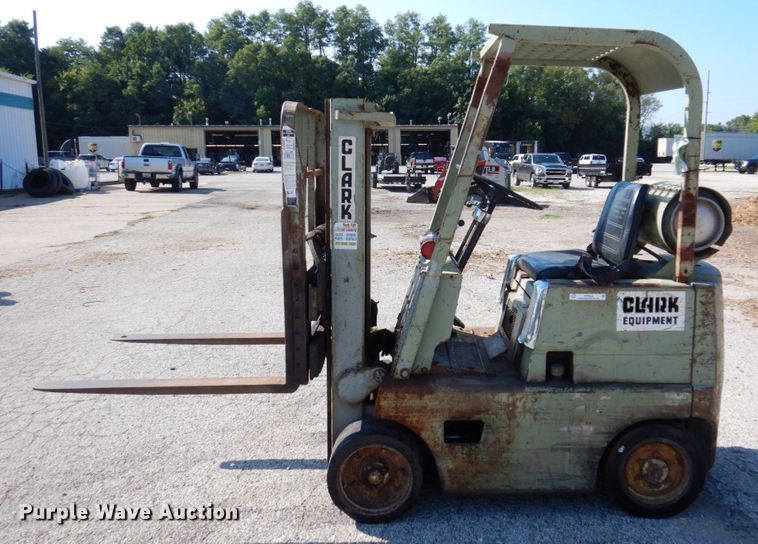 image for item KF9522 Clark  forklift