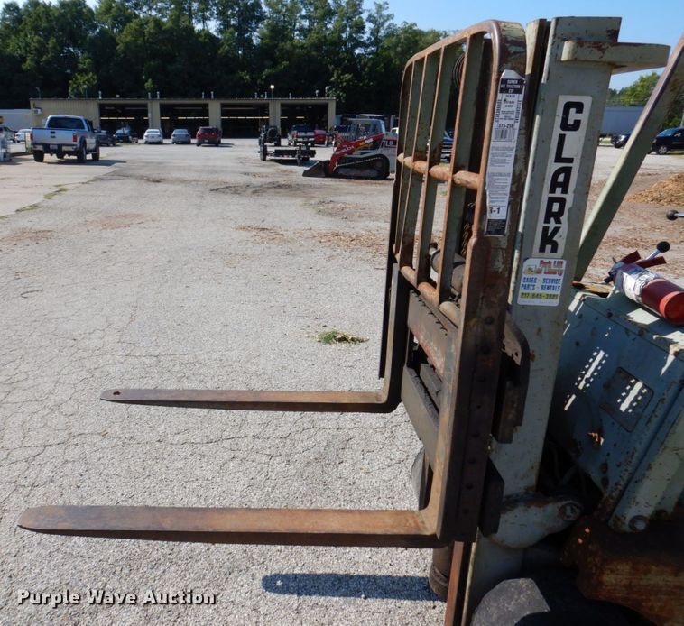 image for item KF9522 Clark  forklift