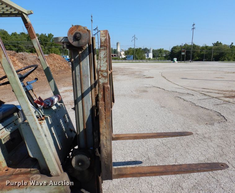 image for item KF9522 Clark  forklift