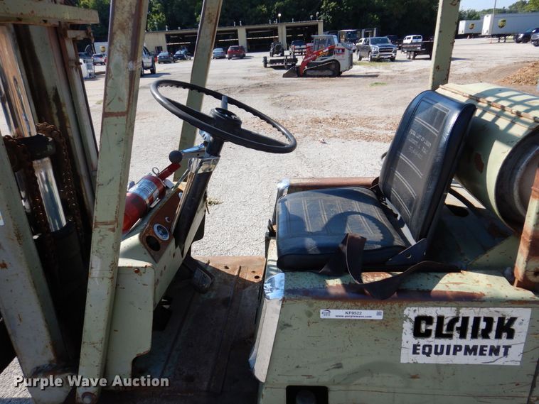 image for item KF9522 Clark  forklift