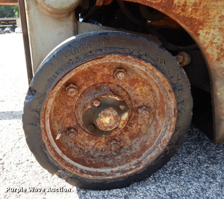 image for item KF9522 Clark  forklift