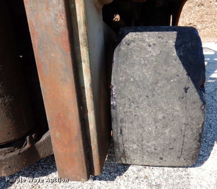 image for item KF9522 Clark  forklift