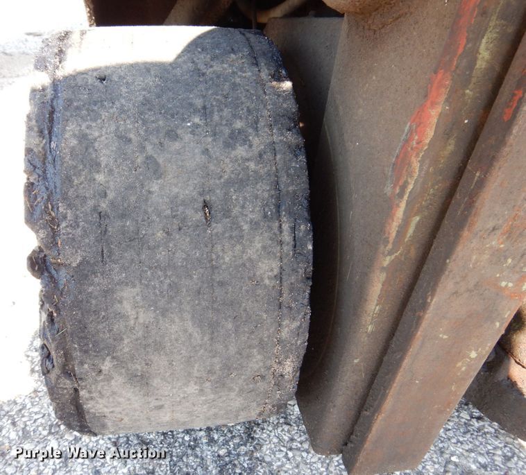 image for item KF9522 Clark  forklift