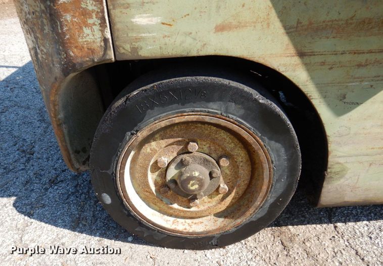 image for item KF9522 Clark  forklift