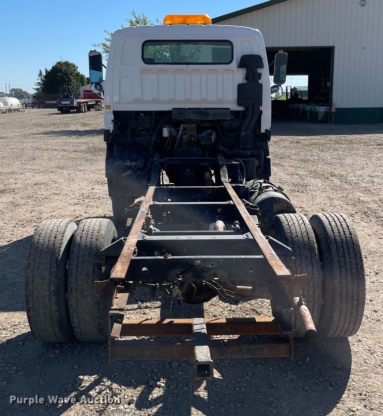 image for item KF9541 1998 Mitsubishi Fuso FG369  truck cab and chassis