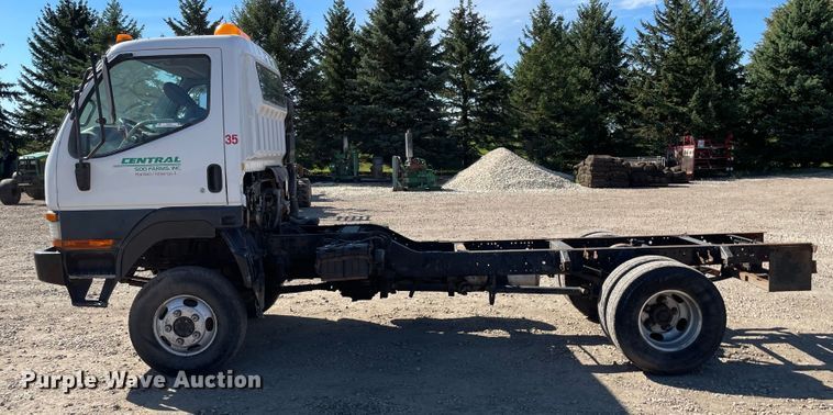 image for item KF9541 1998 Mitsubishi Fuso FG369  truck cab and chassis