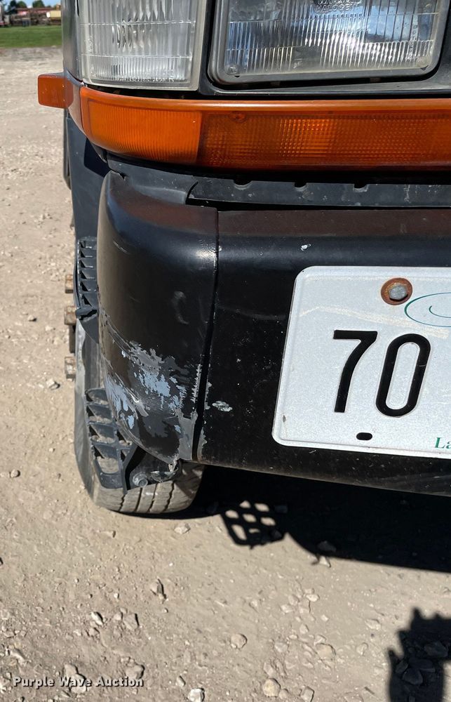 image for item KF9541 1998 Mitsubishi Fuso FG369  truck cab and chassis