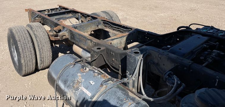 image for item KF9541 1998 Mitsubishi Fuso FG369  truck cab and chassis