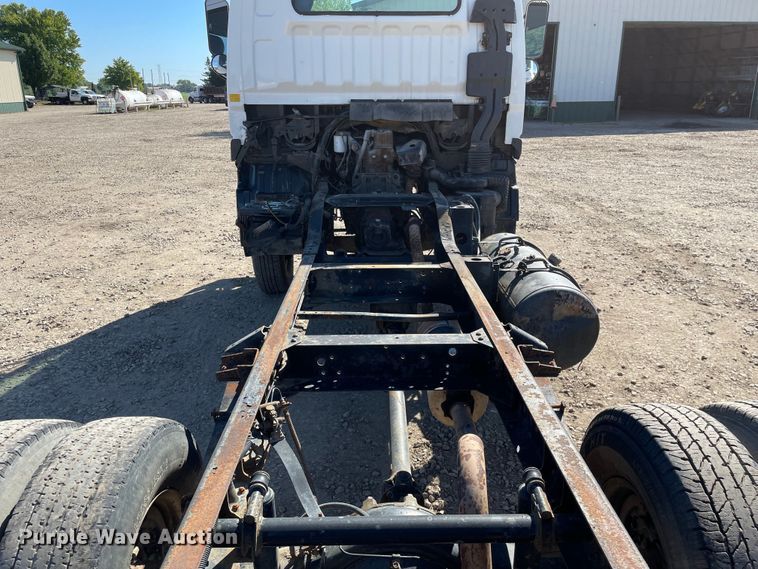 image for item KF9541 1998 Mitsubishi Fuso FG369  truck cab and chassis