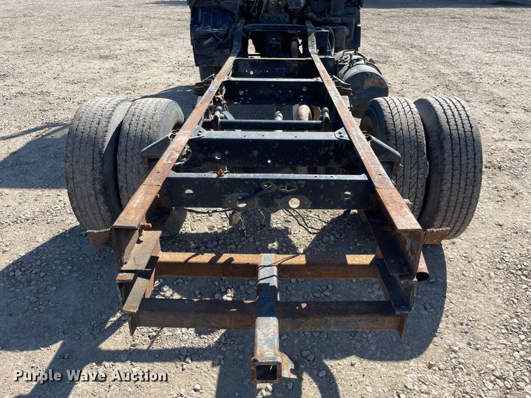 image for item KF9541 1998 Mitsubishi Fuso FG369  truck cab and chassis