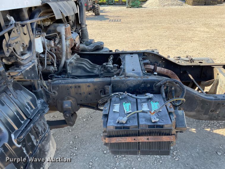 image for item KF9541 1998 Mitsubishi Fuso FG369  truck cab and chassis