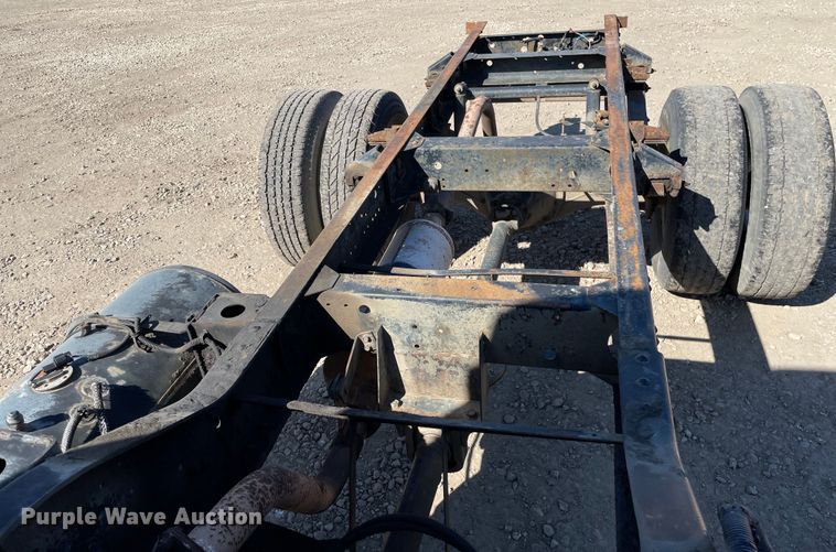 image for item KF9541 1998 Mitsubishi Fuso FG369  truck cab and chassis