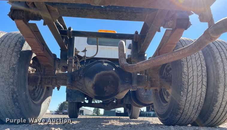 image for item KF9541 1998 Mitsubishi Fuso FG369  truck cab and chassis