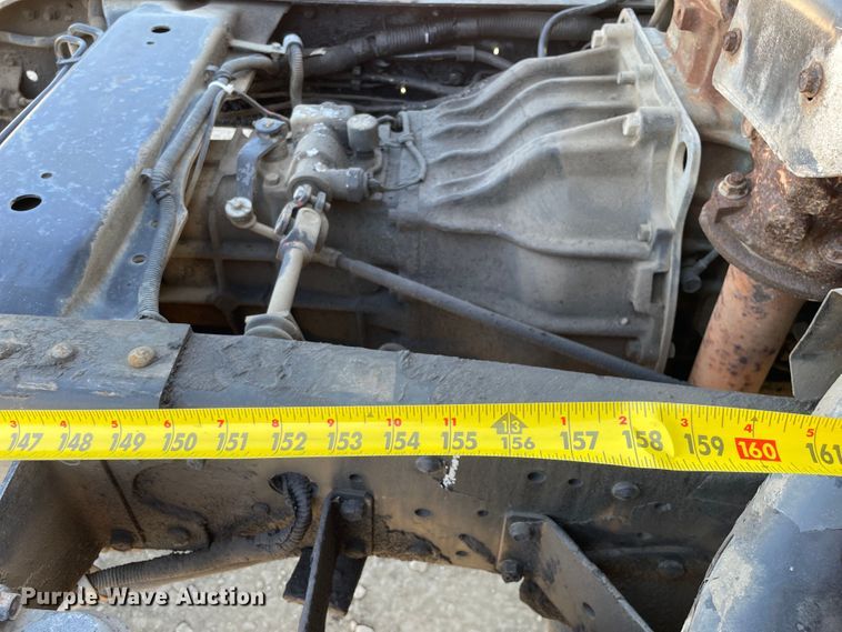 image for item KF9541 1998 Mitsubishi Fuso FG369  truck cab and chassis