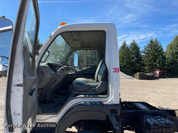 image for item KF9541 1998 Mitsubishi Fuso FG369  truck cab and chassis