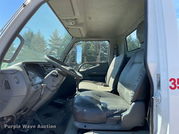 image for item KF9541 1998 Mitsubishi Fuso FG369  truck cab and chassis