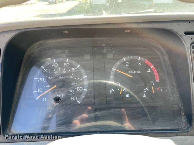 image for item KF9541 1998 Mitsubishi Fuso FG369  truck cab and chassis