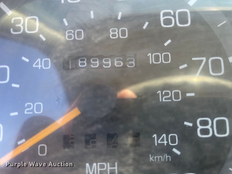 image for item KF9541 1998 Mitsubishi Fuso FG369  truck cab and chassis