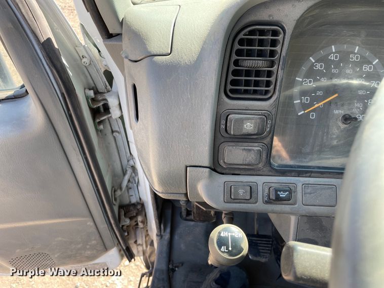 image for item KF9541 1998 Mitsubishi Fuso FG369  truck cab and chassis