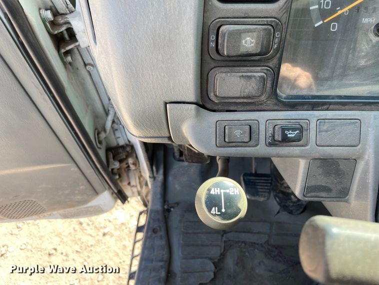 image for item KF9541 1998 Mitsubishi Fuso FG369  truck cab and chassis