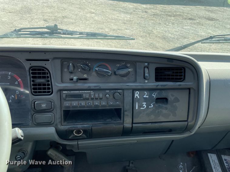 image for item KF9541 1998 Mitsubishi Fuso FG369  truck cab and chassis