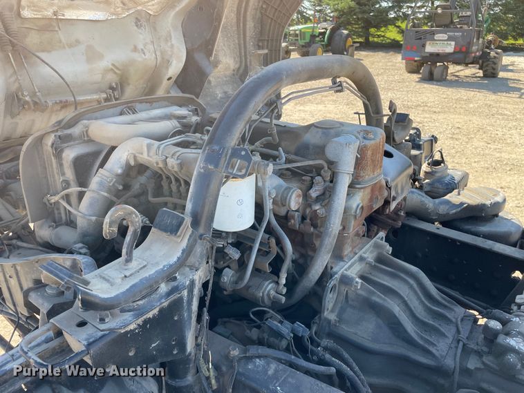 image for item KF9541 1998 Mitsubishi Fuso FG369  truck cab and chassis