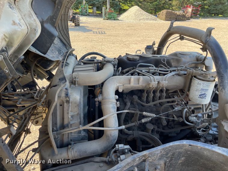 image for item KF9541 1998 Mitsubishi Fuso FG369  truck cab and chassis