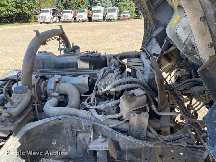 image for item KF9541 1998 Mitsubishi Fuso FG369  truck cab and chassis