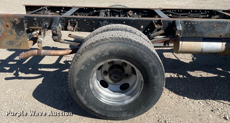 image for item KF9541 1998 Mitsubishi Fuso FG369  truck cab and chassis