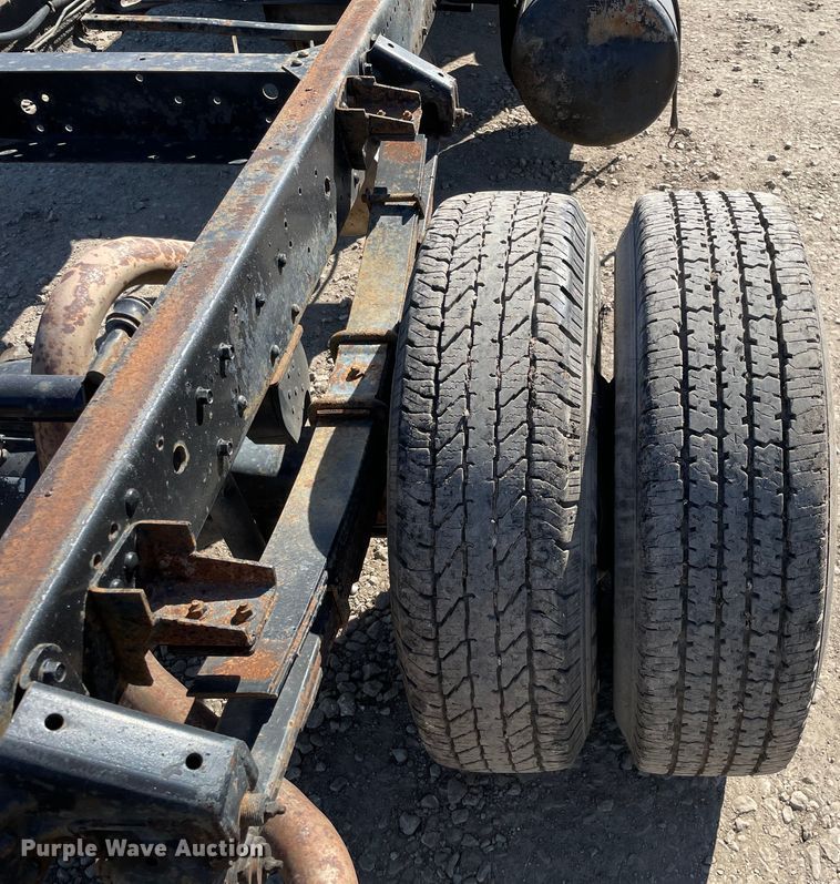 image for item KF9541 1998 Mitsubishi Fuso FG369  truck cab and chassis