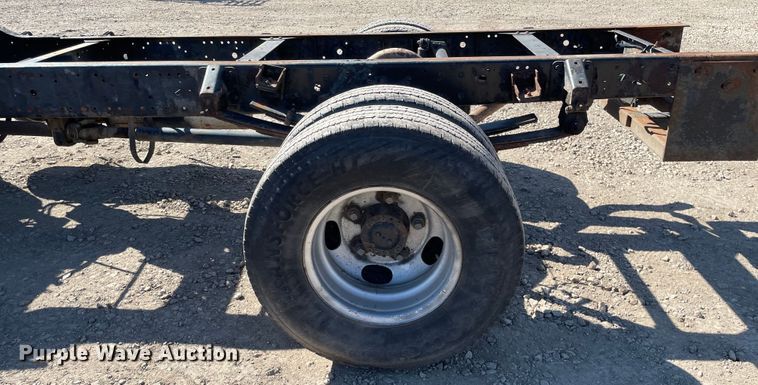 image for item KF9541 1998 Mitsubishi Fuso FG369  truck cab and chassis