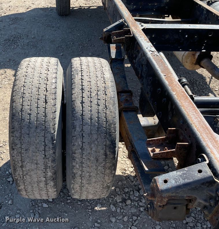 image for item KF9541 1998 Mitsubishi Fuso FG369  truck cab and chassis