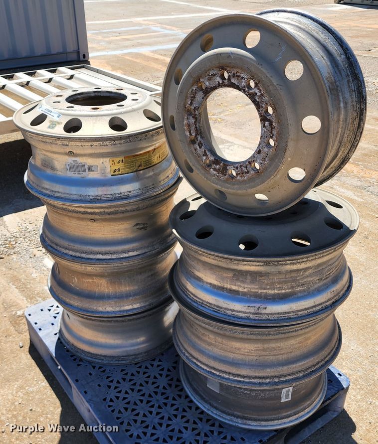 (8) 22.5" aluminum wheels in Kansas City, MO Item KH9343 sold