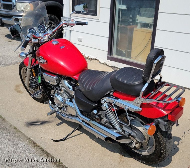 image for item KP9277 1994 Honda VF750C Magna  motorcycle