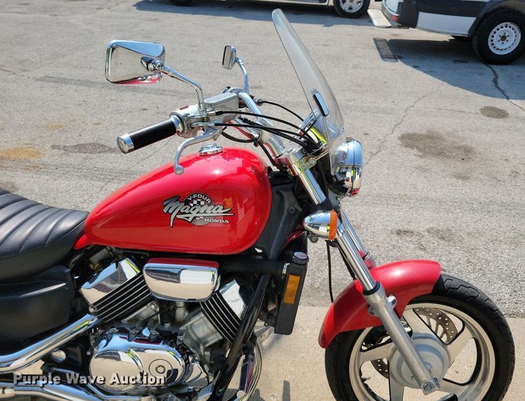 image for item KP9277 1994 Honda VF750C Magna  motorcycle