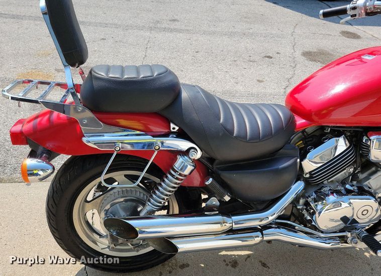 image for item KP9277 1994 Honda VF750C Magna  motorcycle