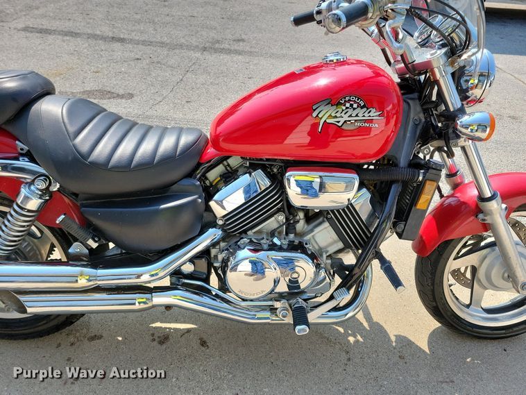 image for item KP9277 1994 Honda VF750C Magna  motorcycle