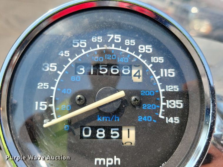 image for item KP9277 1994 Honda VF750C Magna  motorcycle