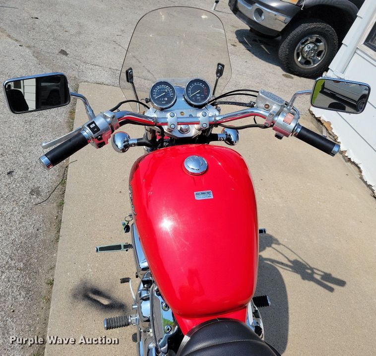 image for item KP9277 1994 Honda VF750C Magna  motorcycle