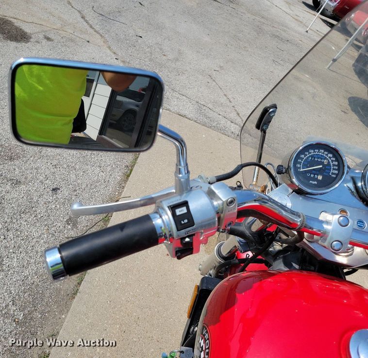 image for item KP9277 1994 Honda VF750C Magna  motorcycle