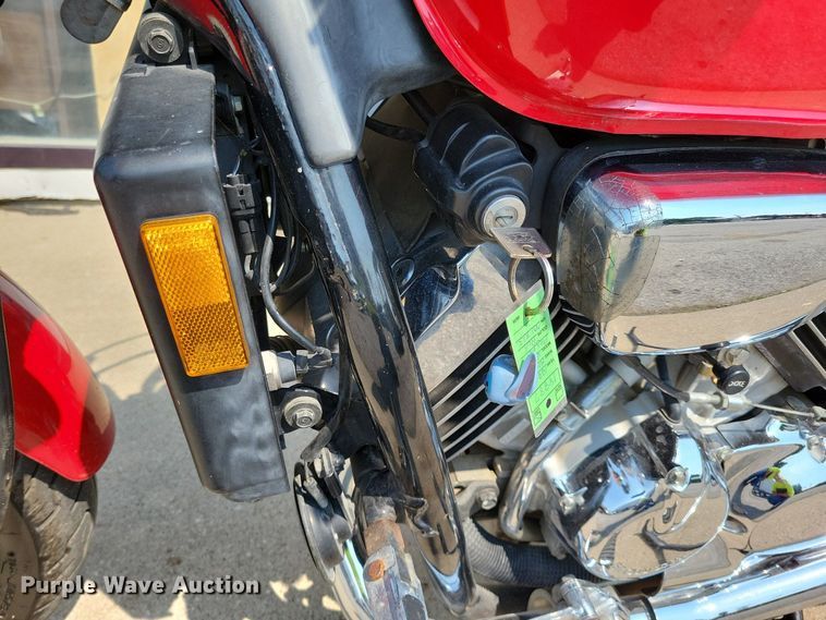 image for item KP9277 1994 Honda VF750C Magna  motorcycle