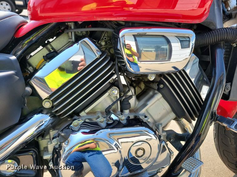 image for item KP9277 1994 Honda VF750C Magna  motorcycle