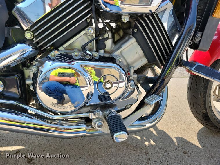 image for item KP9277 1994 Honda VF750C Magna  motorcycle