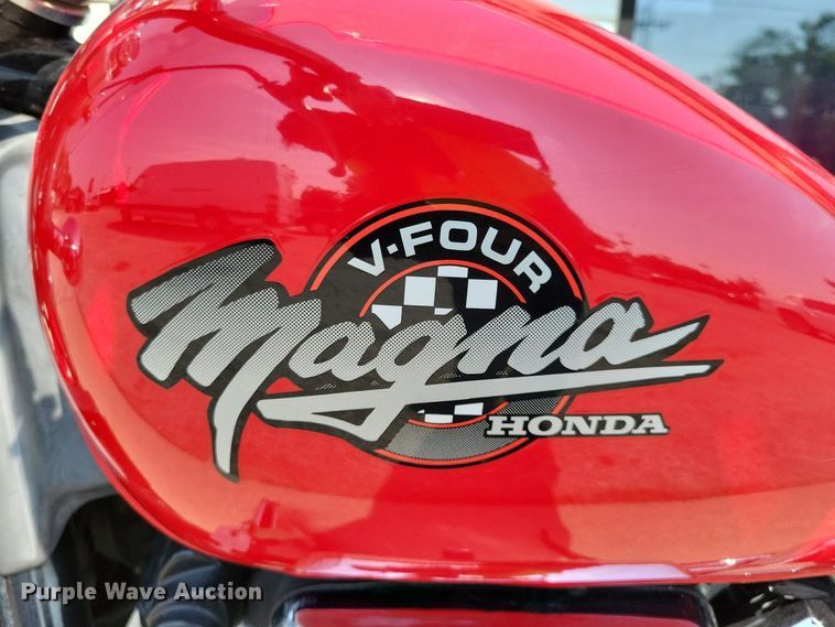 image for item KP9277 1994 Honda VF750C Magna  motorcycle