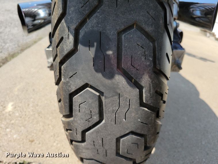 image for item KP9277 1994 Honda VF750C Magna  motorcycle